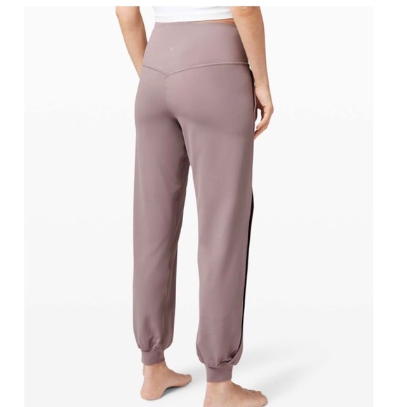 Ivivva By Lululemon Purple Jogger Loggings. Kids 20 fits Woman size 0 - Picture 3 of 5